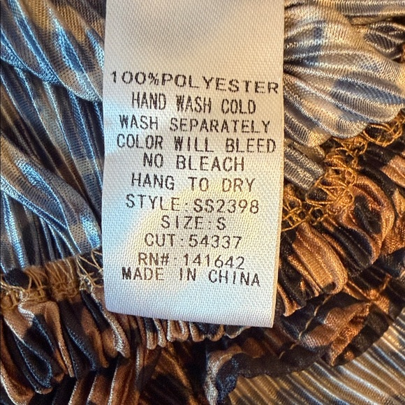 She + Sky Animal Print Flared Sleeve Blouse - Picture 5 of 6